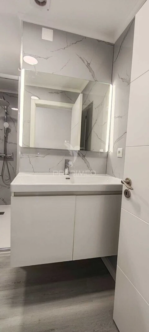 Apartamento T2 para Venda em Oeiras e São Julião da Barra, Paço de Arcos e Caxias