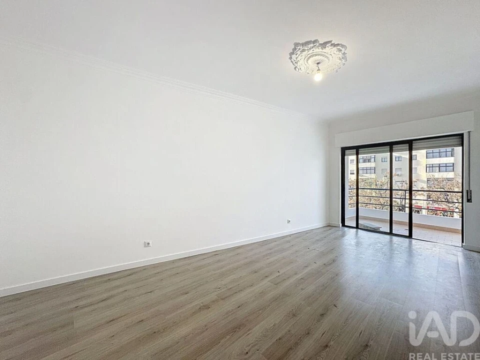 Apartamento T2 para Venda em Quarteira Foto 11