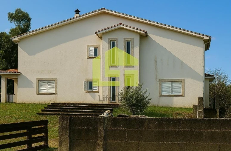 Moradia T4 para Venda em Castro Daire Foto 1