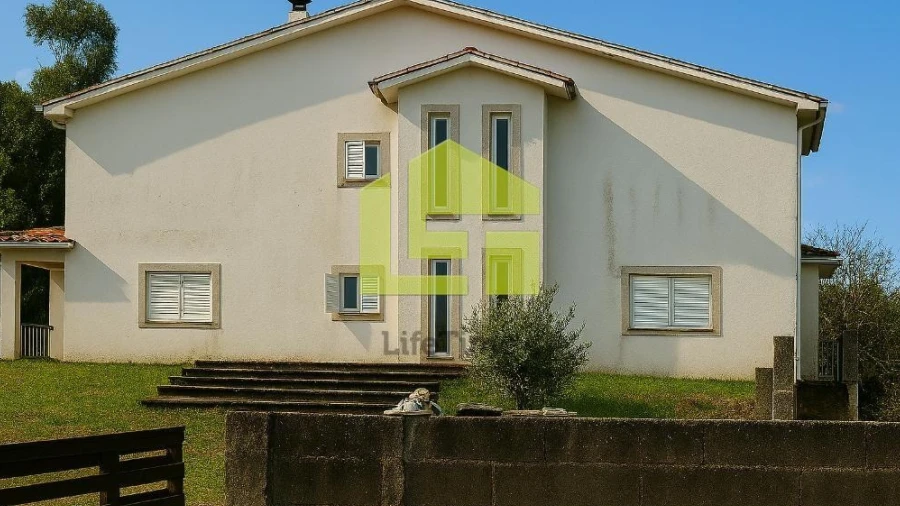 Moradia T4 para Venda em Castro Daire
