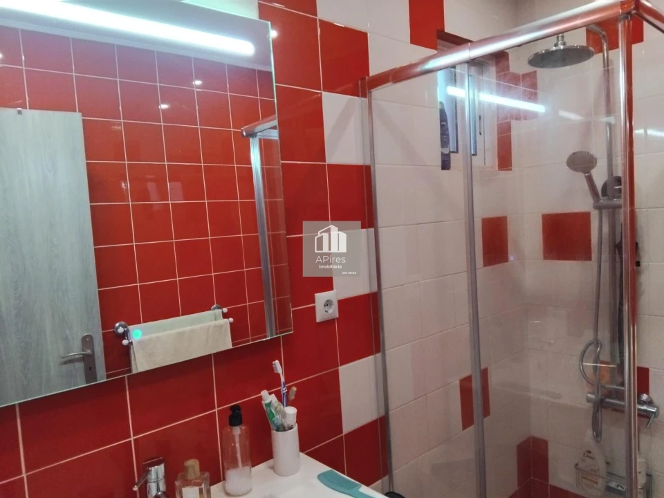 Apartamento T2 para Venda em Costa da Caparica Foto 24