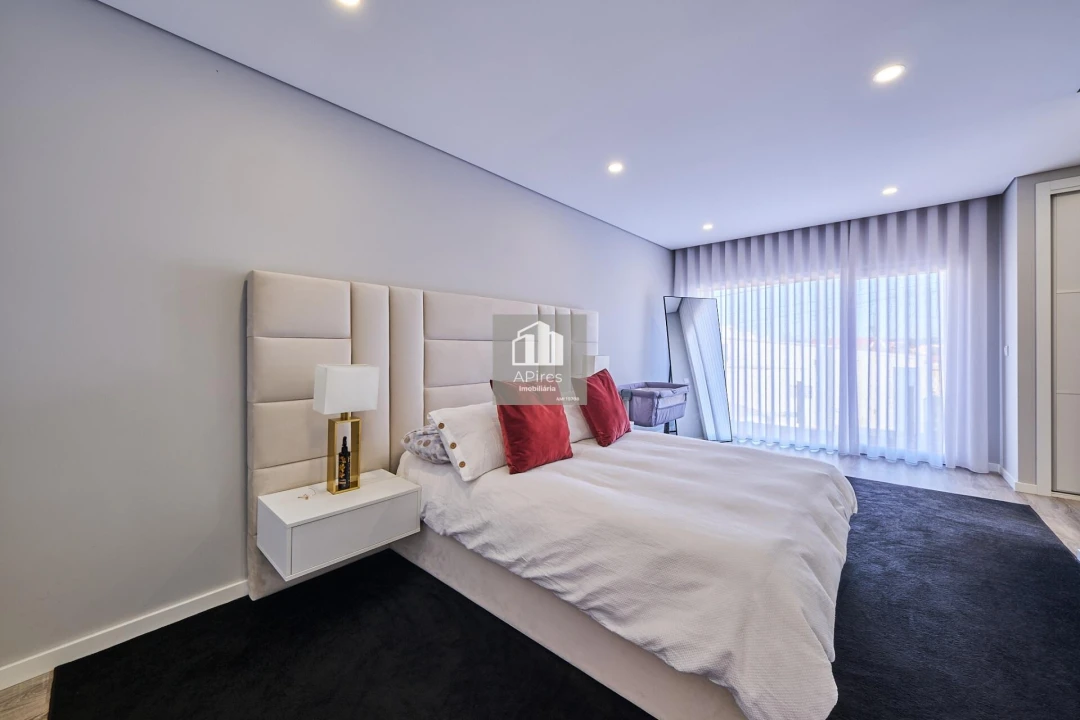 Moradia T4 para Venda em Fernao Ferro Foto 12