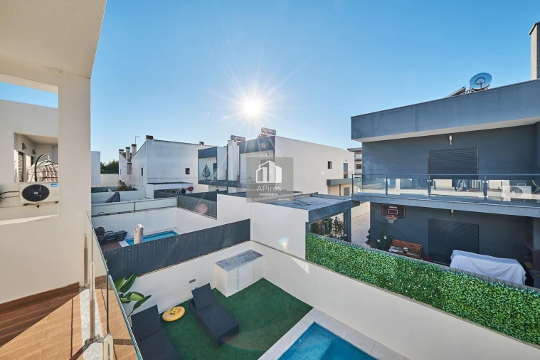 Moradia T4 para Venda em Fernao Ferro Foto 21