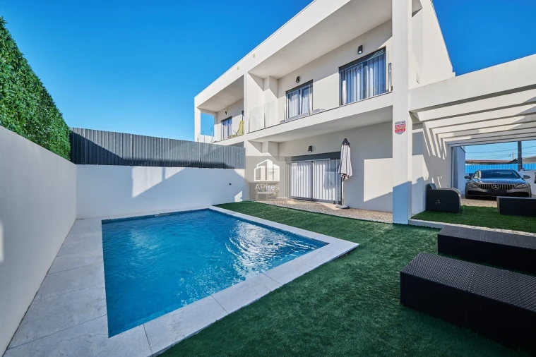 Moradia T4 para Venda em Fernao Ferro Foto 2