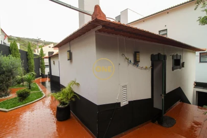 Moradia T6 para Venda em Santa Cruz