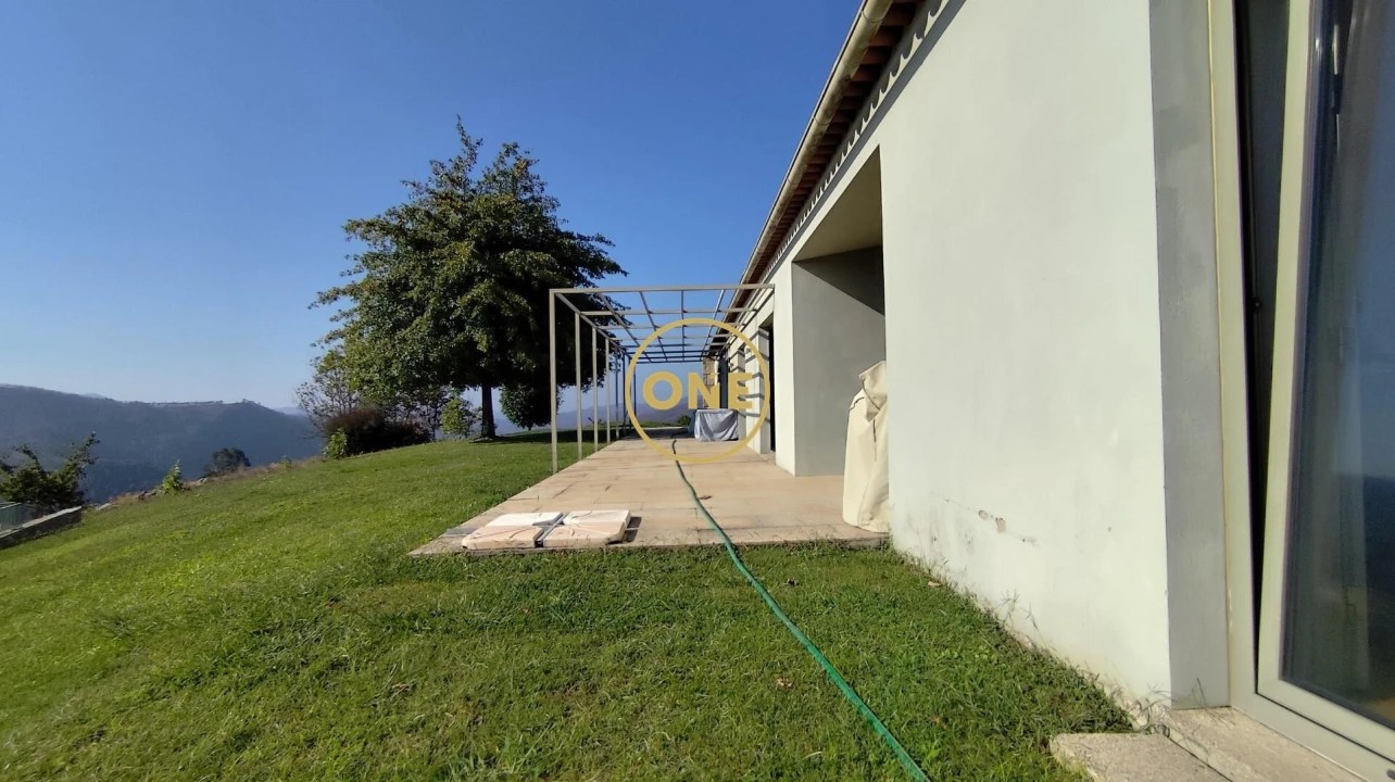 Moradia T5 para Venda em Alvarenga Foto 10