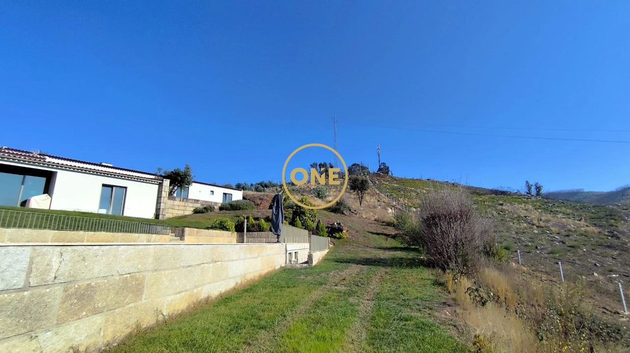 Moradia T5 para Venda em Alvarenga Foto 9