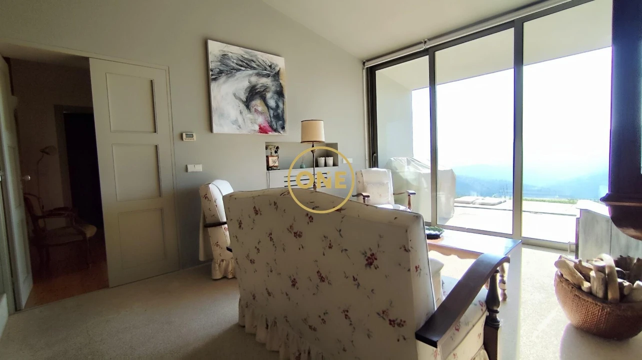 Moradia T5 para Venda em Alvarenga Foto 19