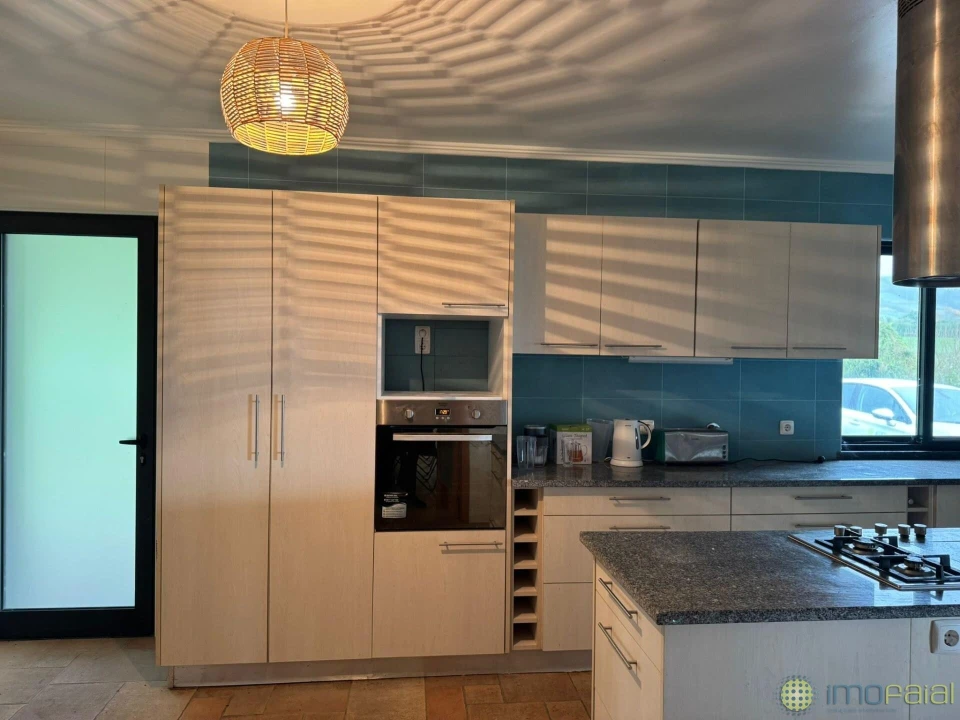 Moradia T5 para Venda em Feteira Foto 8