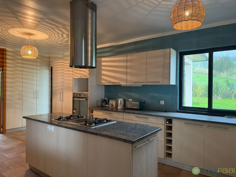 Moradia T5 para Venda em Feteira Foto 6