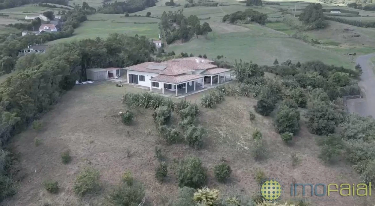 Moradia T5 para Venda em Feteira Foto 5