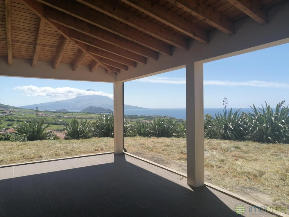 Moradia T5 para Venda em Feteira Foto 3