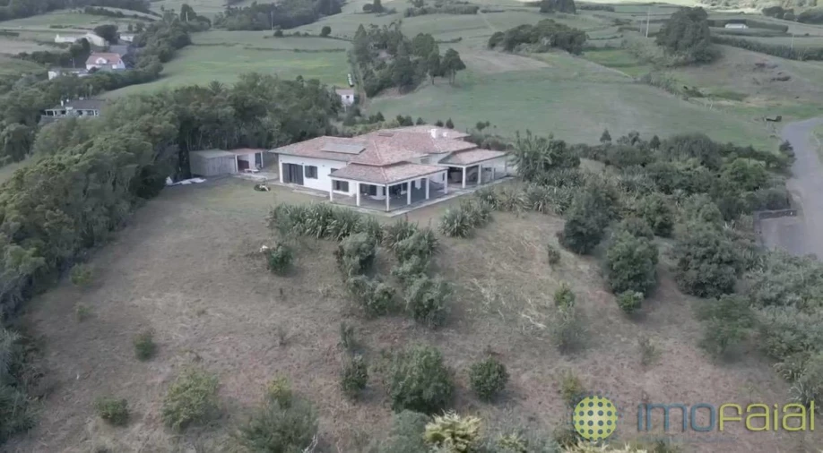 Moradia T5 para Venda em Feteira Foto 5