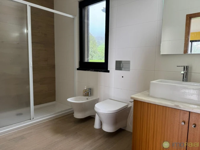 Moradia T5 para Venda em Feteira Foto 14