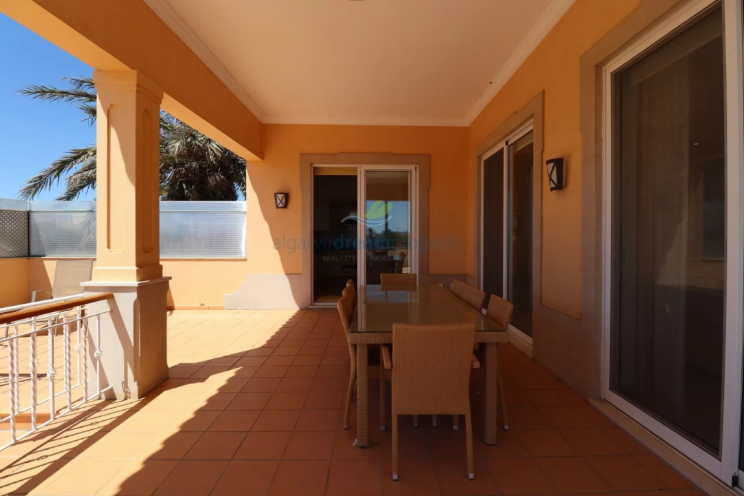 Moradia T4 para Venda em Albufeira e Olhos de Água Foto 12
