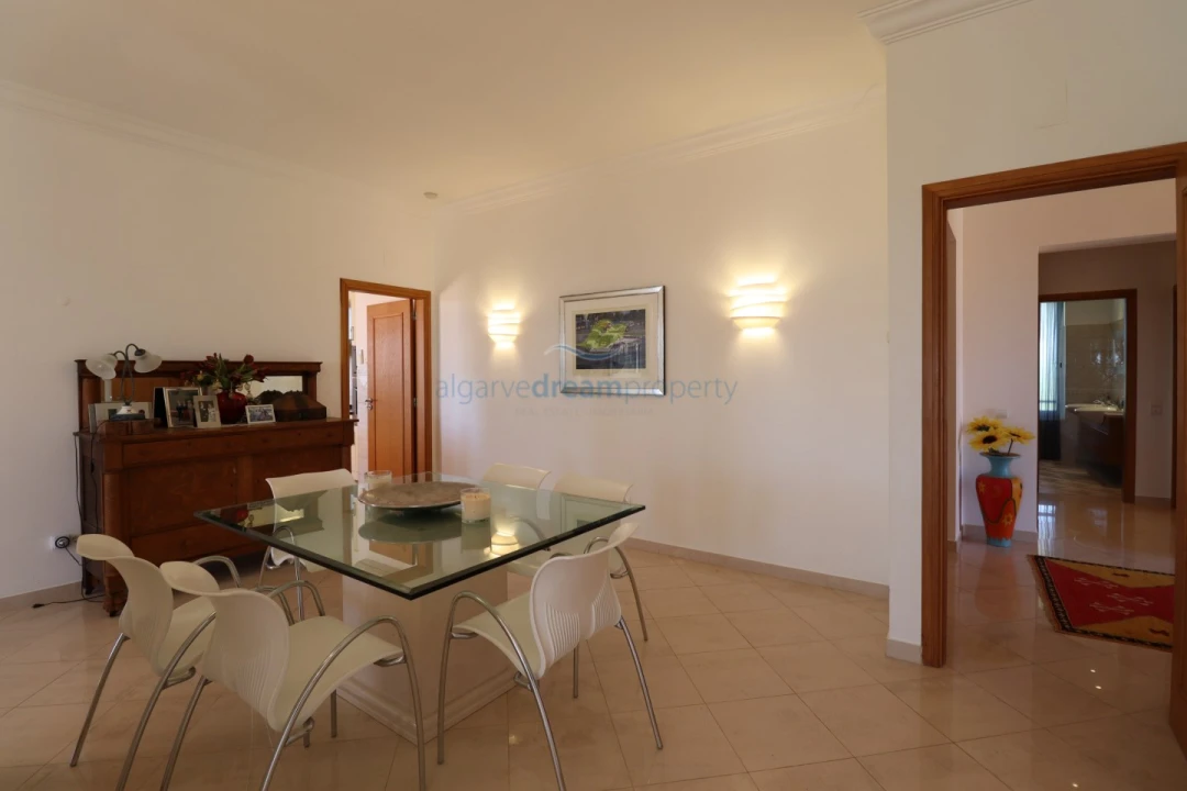 Moradia T4 para Venda em Albufeira e Olhos de Água Foto 15