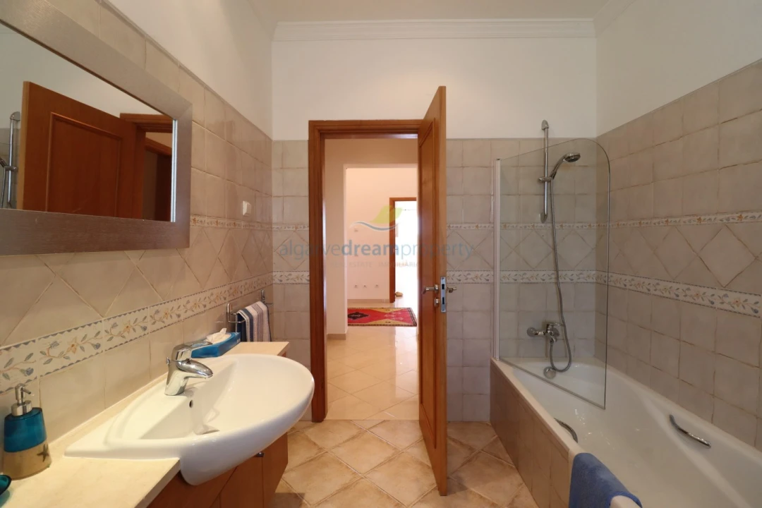 Moradia T4 para Venda em Albufeira e Olhos de Água Foto 17