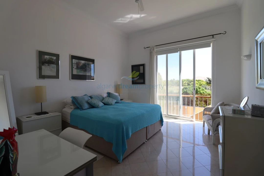 Moradia T4 para Venda em Albufeira e Olhos de Água Foto 9