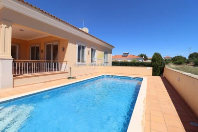 Moradia T4 para Venda em Albufeira e Olhos de Água