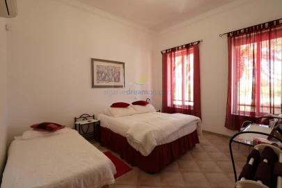 Moradia T4 para Venda em Albufeira e Olhos de Água