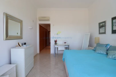 Moradia T4 para Venda em Albufeira e Olhos de Água