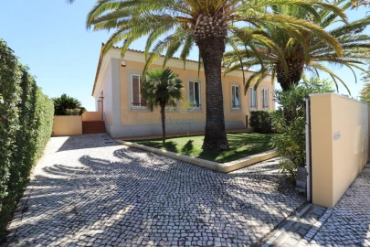 Moradia T4 para Venda em Albufeira e Olhos de Água