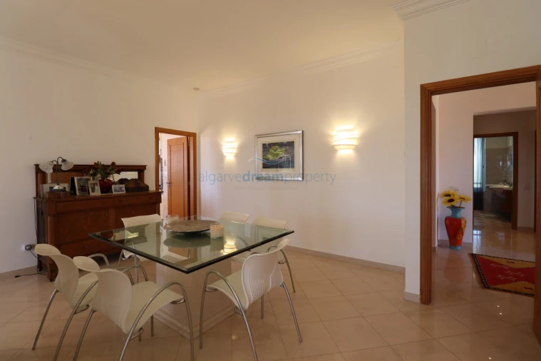 Moradia T4 para Venda em Albufeira e Olhos de Água Foto 15