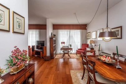 Apartamento T3 para Venda em Oeiras e São Julião da Barra, Paço de Arcos e Caxias