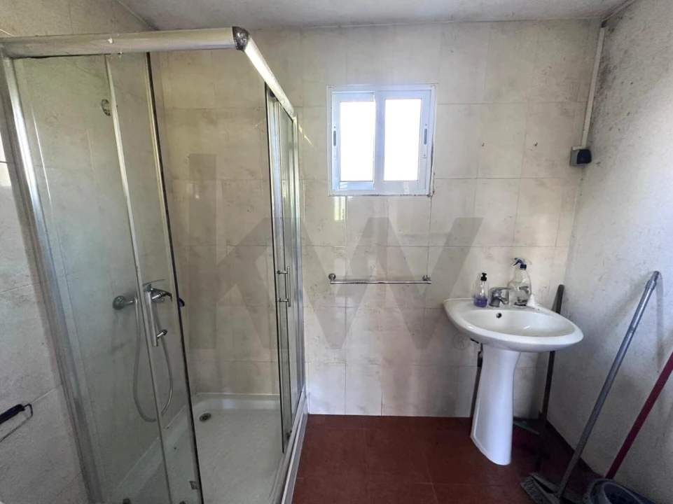 Moradia T1 para Venda em Santo Espirito Foto 3