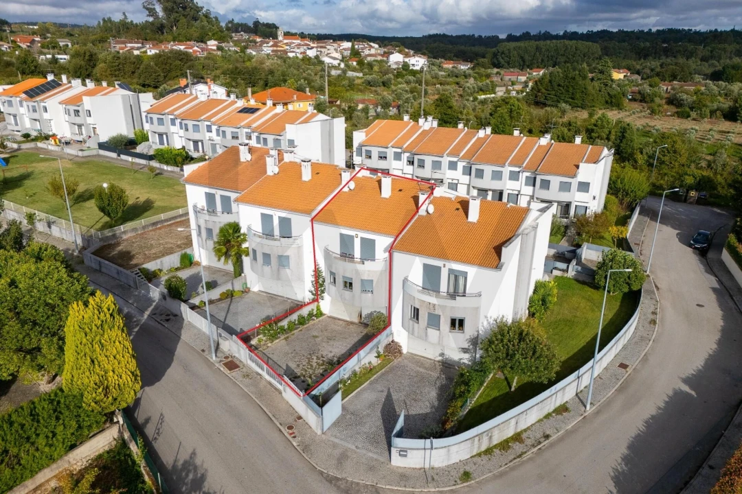 Moradia T4 para Venda em Mundão Foto 1