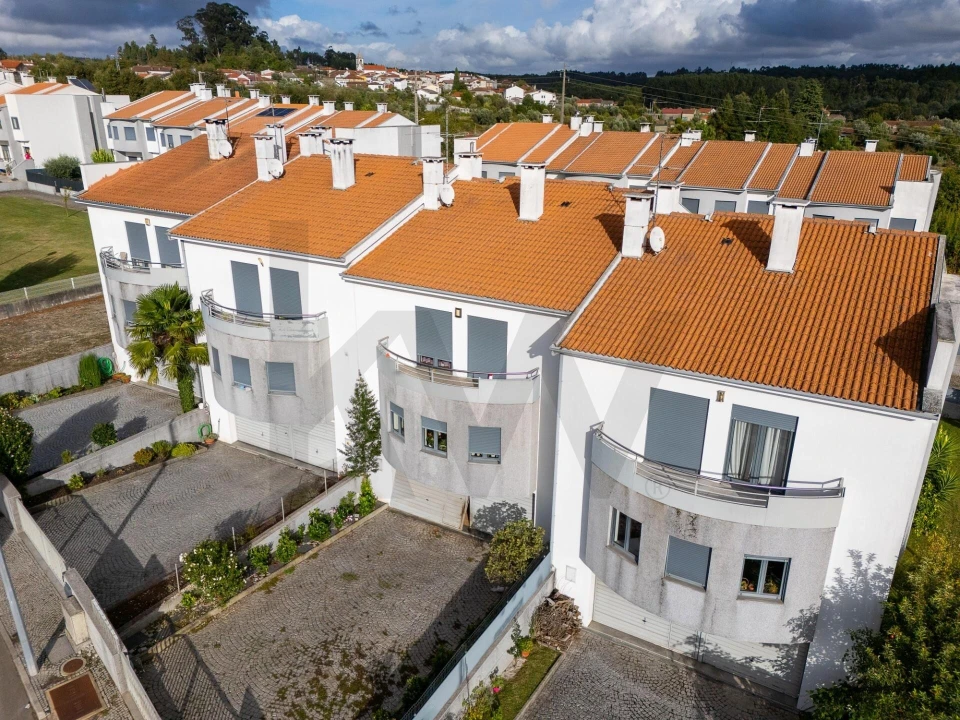 Moradia T4 para Venda em Mundão Foto 3