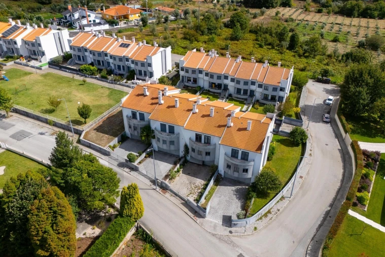 Moradia T4 para Venda em Mundão Foto 2