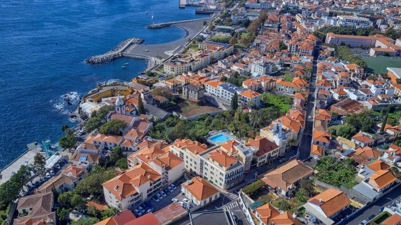 Moradia T4 para Venda em Funchal (Santa Maria Maior) Foto 5