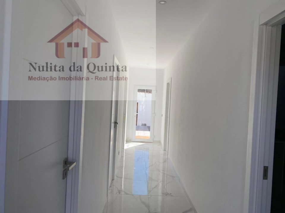 Moradia T2 para Venda em Loule (São Sebastião) Foto 7