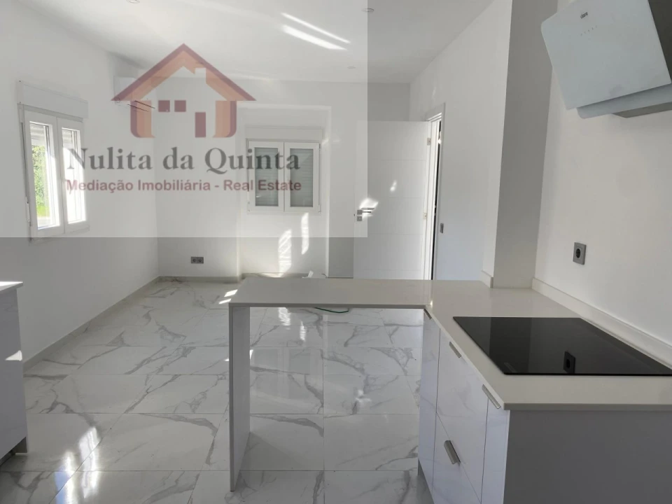 Moradia T2 para Venda em Loule (São Sebastião) Foto 9