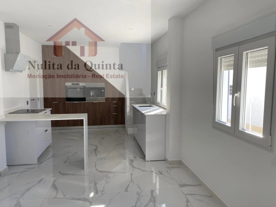 Moradia T2 para Venda em Loule (São Sebastião) Foto 10