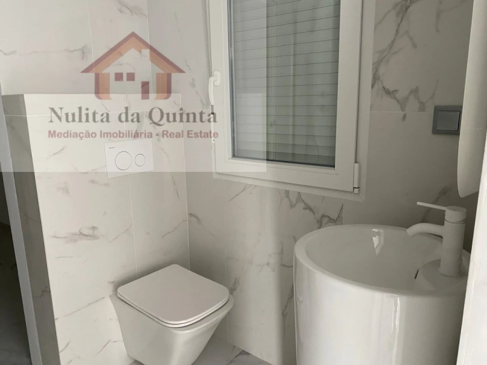 Moradia T2 para Venda em Loule (São Sebastião) Foto 16