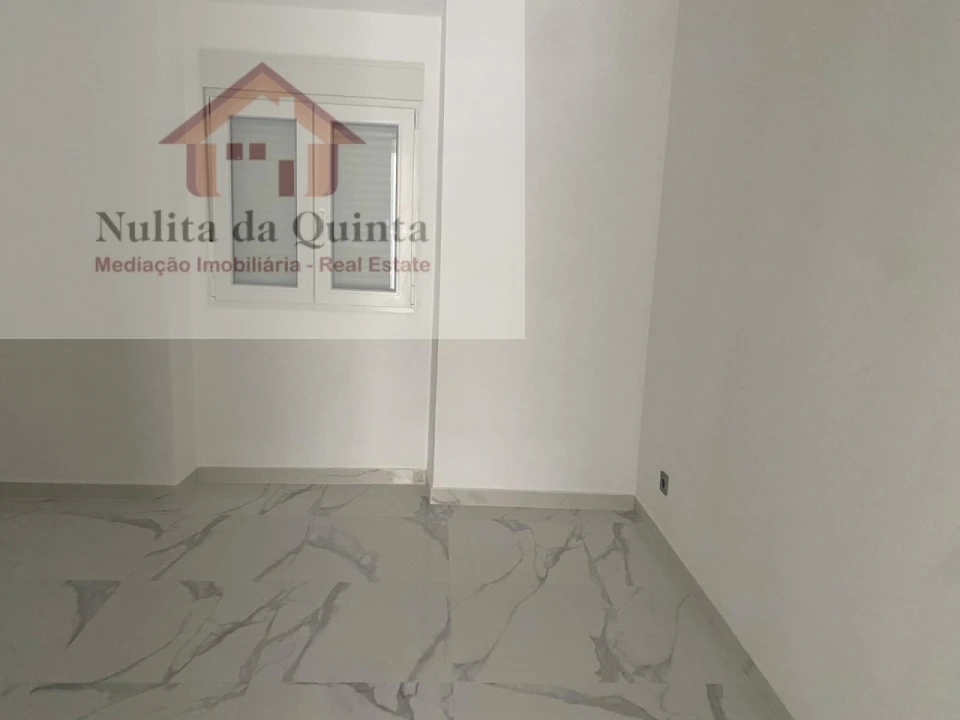 Moradia T2 para Venda em Loule (São Sebastião) Foto 17