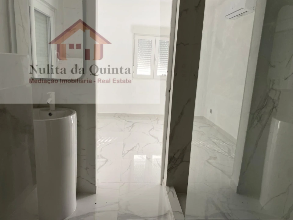 Moradia T2 para Venda em Loule (São Sebastião) Foto 18