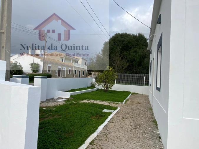 Moradia T2 para Venda em Loule (São Sebastião) Foto 1