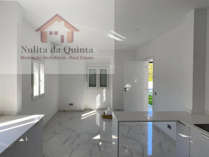 Moradia T2 para Venda em Loule (São Sebastião) Foto 8