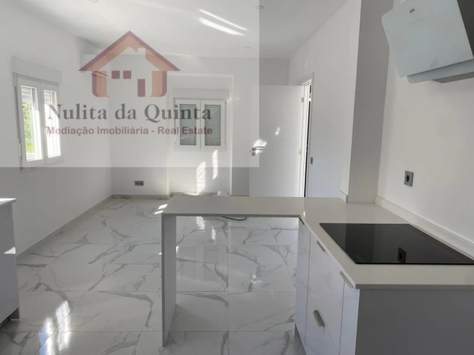 Moradia T2 para Venda em Loule (São Sebastião) Foto 9