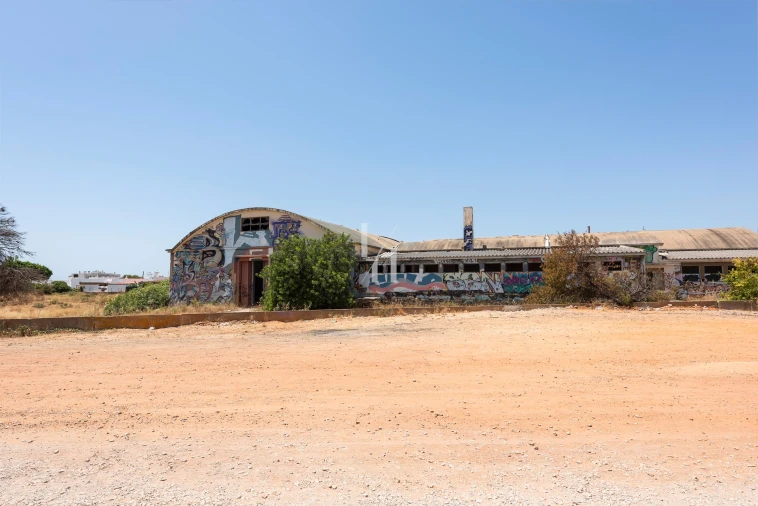 Terreno para Venda em Quelfes Foto 3