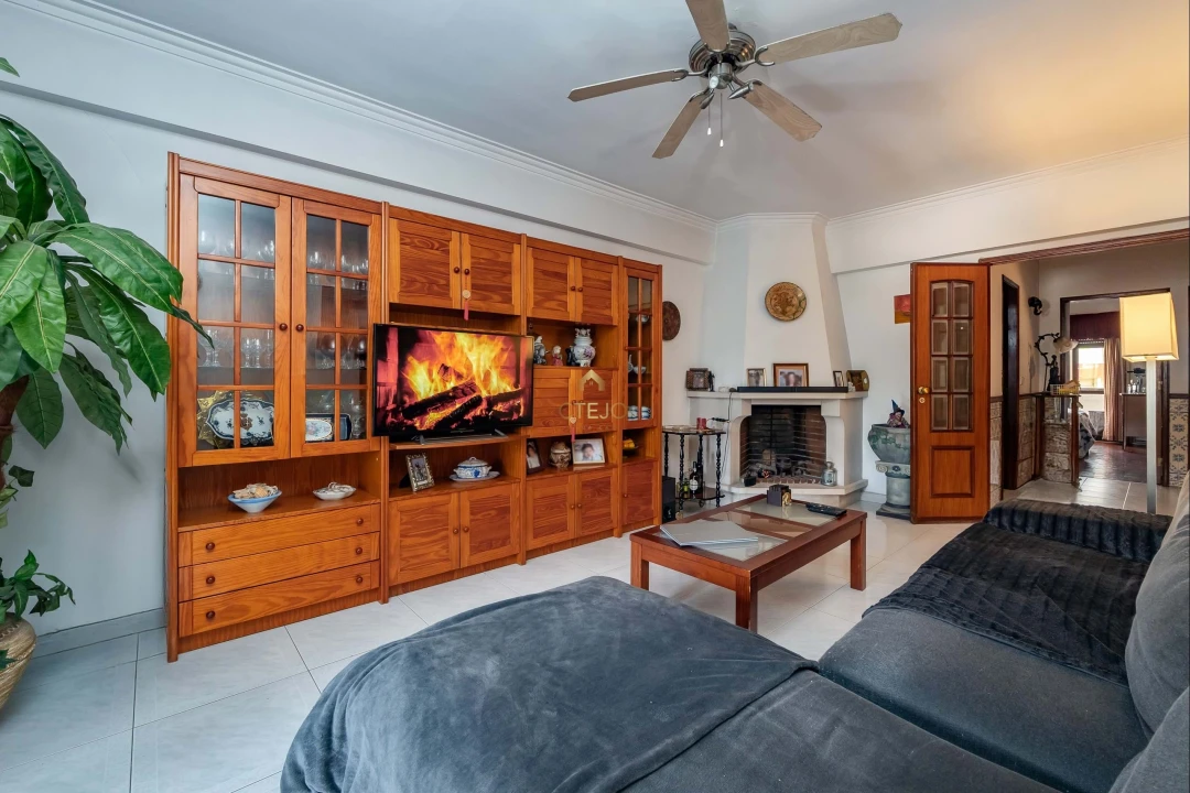 Apartamento T2 para Venda em Odivelas Foto 3