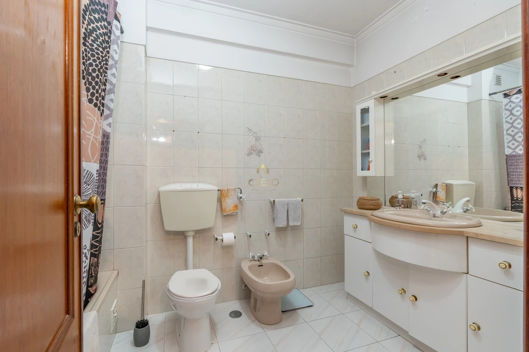 Apartamento T2 para Venda em Odivelas Foto 18