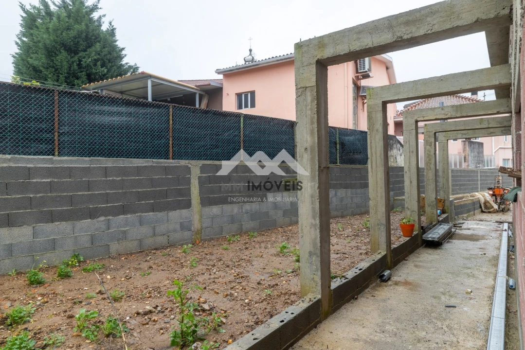 Moradia T4 para Venda em Fânzeres e São Pedro da Cova Foto 36