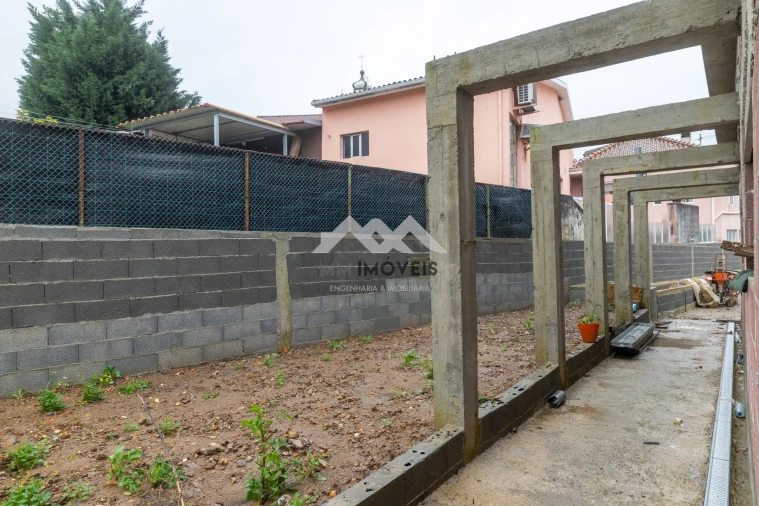 Moradia T4 para Venda em Fânzeres e São Pedro da Cova Foto 36