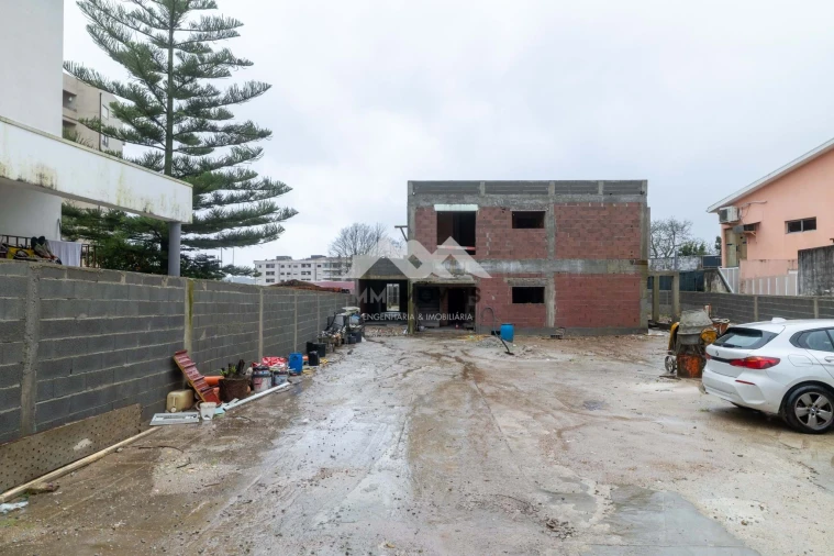 Moradia T4 para Venda em Fânzeres e São Pedro da Cova Foto 4