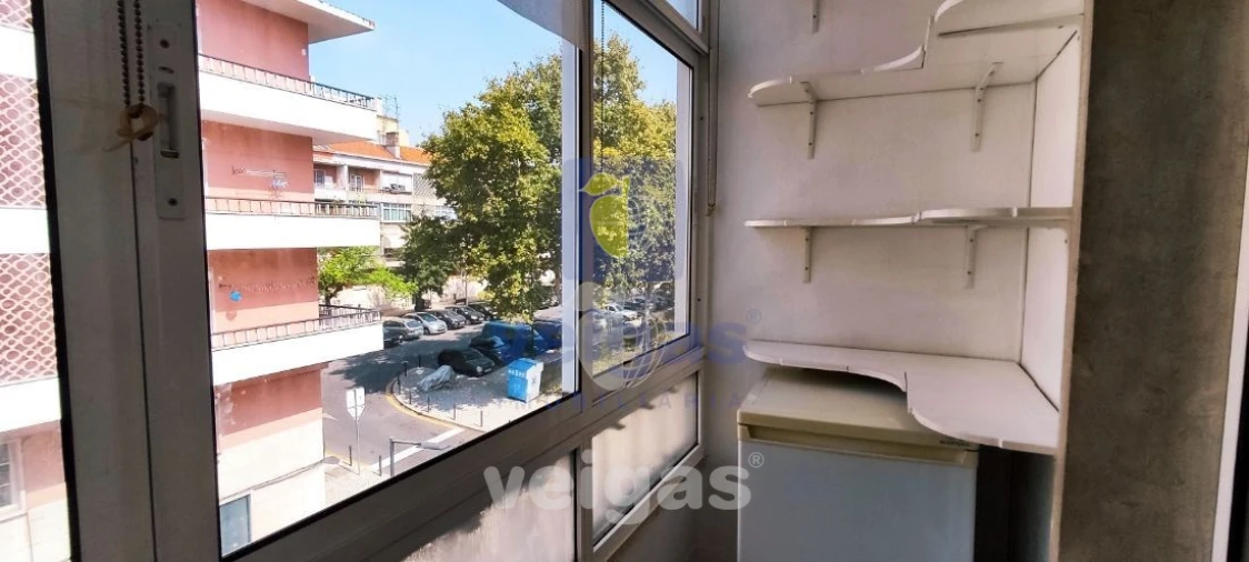 Apartamento T2 para Arrendamento em São Domingos de Benfica Foto 4