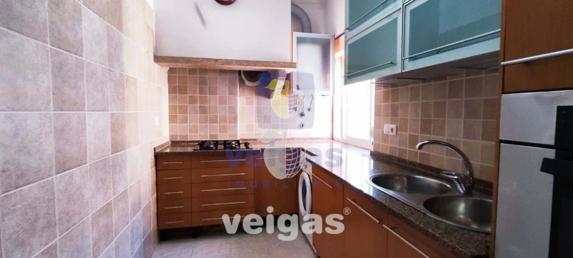 Apartamento T2 para Arrendamento em São Domingos de Benfica Foto 3